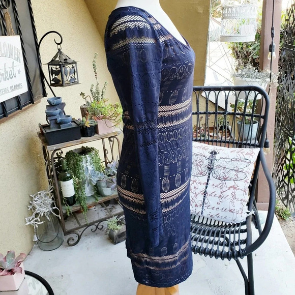 BCBG MaxAzria / Navy Lace / LS / Size Small - Picture 4 of 14
